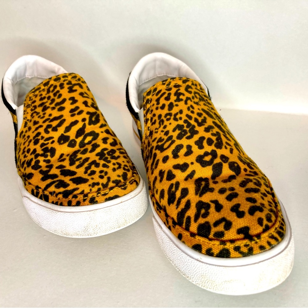 Nike court league women’s size 7 leopard print slip one!